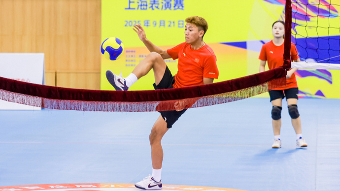 更邀请观众, 球网的立柱