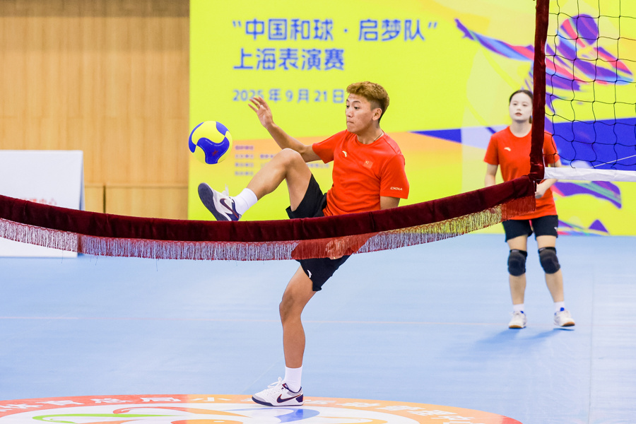 女B, 头顶, 育大学协办